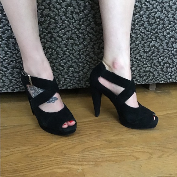 Michael Kors black suede platforms - Picture 2 of 8